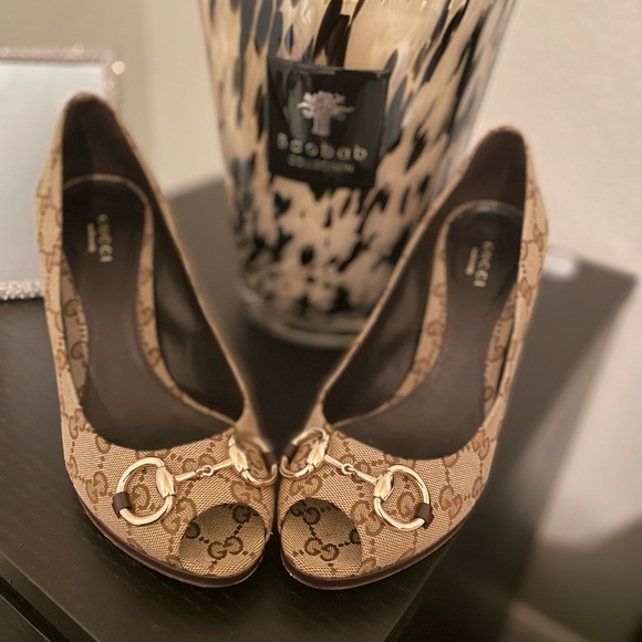 Free shipping **Gucci Beige/Brown GG Canvas Horsebit Peep Toe Pumps - Picture 3 of 9